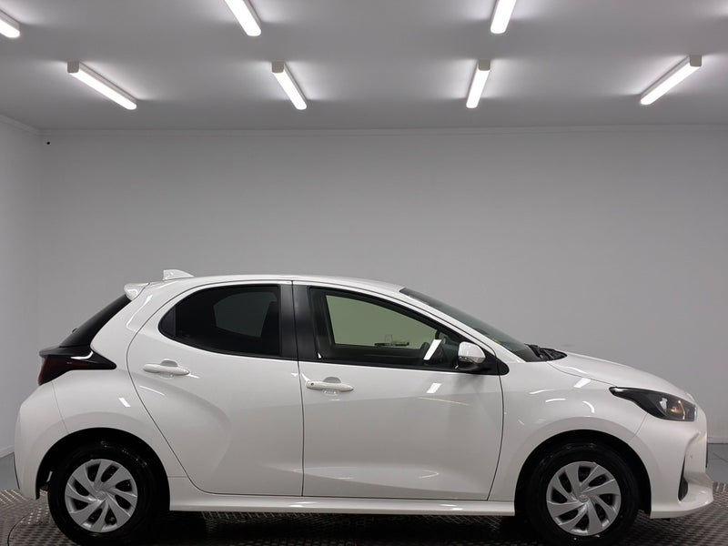 2021 Toyota Yaris 1.5 Hybrid X image 2