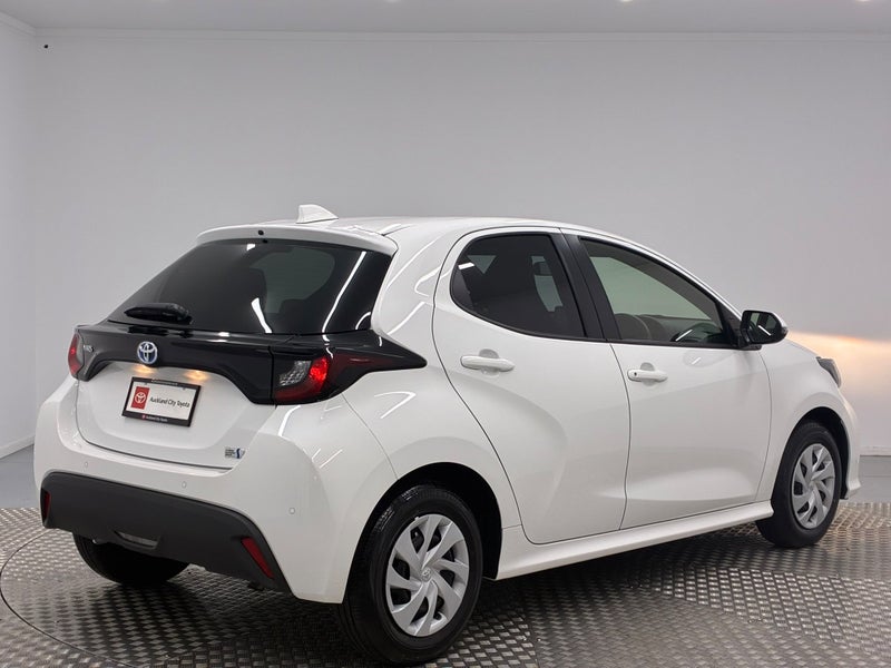 2021 Toyota Yaris 1.5 Hybrid X image 3