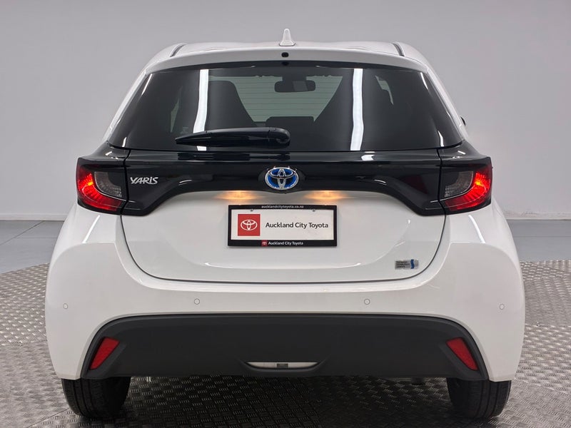 2021 Toyota Yaris 1.5 Hybrid X image 4