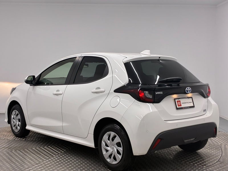 2021 Toyota Yaris 1.5 Hybrid X image 5