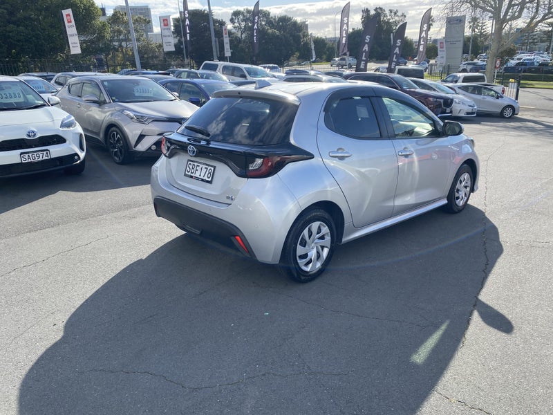 2021 Toyota Yaris 1.5 Hybrid X image 2