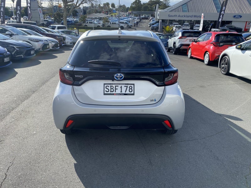 2021 Toyota Yaris 1.5 Hybrid X image 3