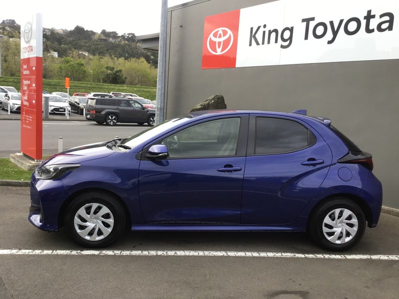 2021 Toyota Yaris 1.5 Hybrid X image 2