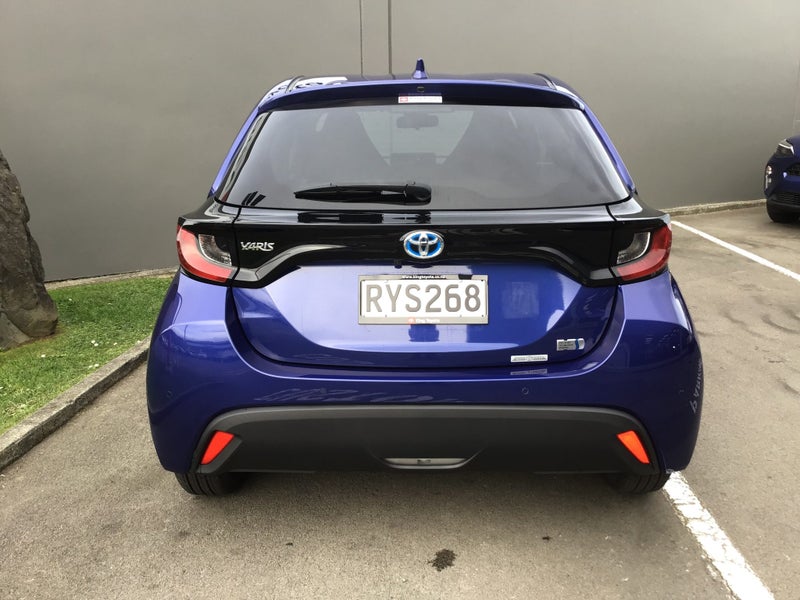 2021 Toyota Yaris 1.5 Hybrid X image 3