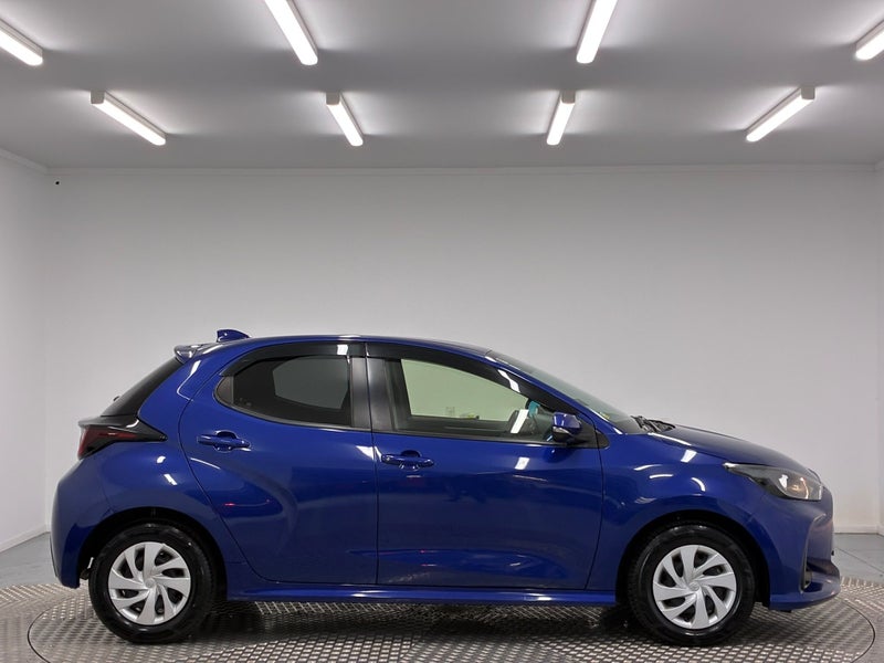 2021 Toyota Yaris 1.5 Hybrid X image 2