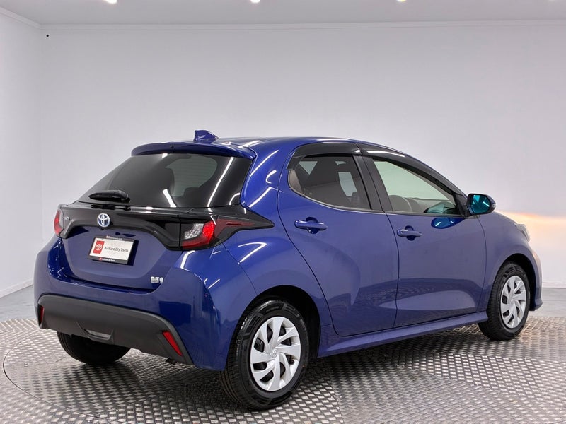2021 Toyota Yaris 1.5 Hybrid X image 3