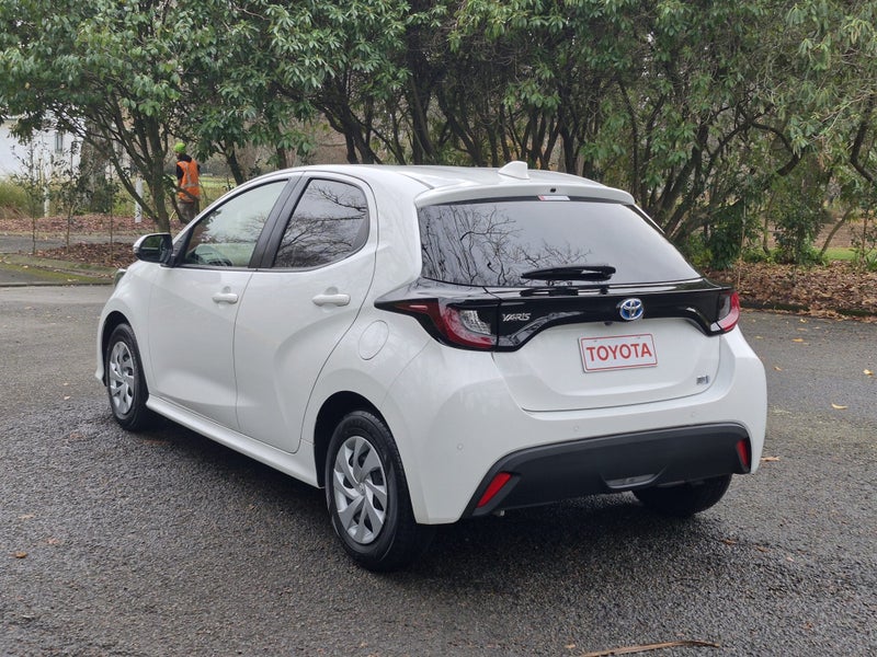 2021 Toyota Yaris 1.5 Hybrid X 5 Dr Hatch CVT 2... image 5