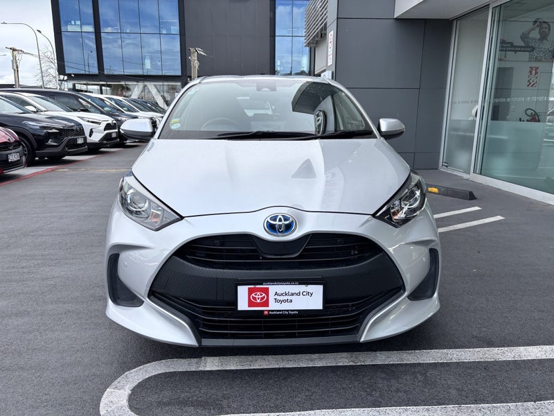 2021 Toyota Yaris 1.5 Hybrid X image 2