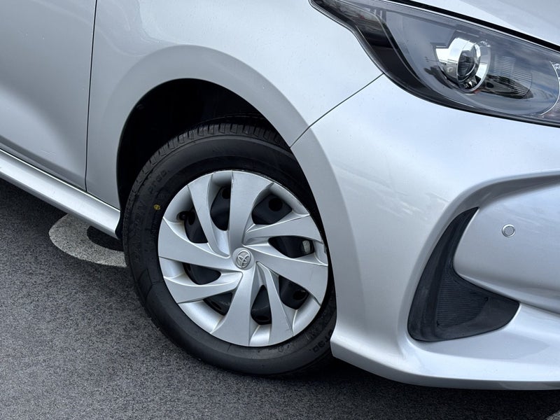 2021 Toyota Yaris 1.5 Hybrid X image 5