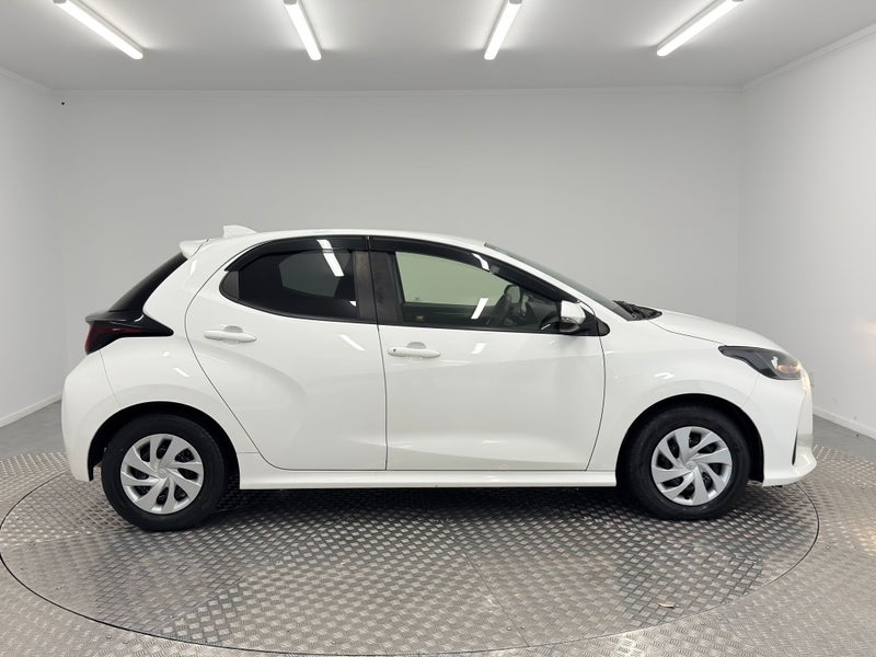 2021 Toyota Yaris 1.5 Hybrid X image 2