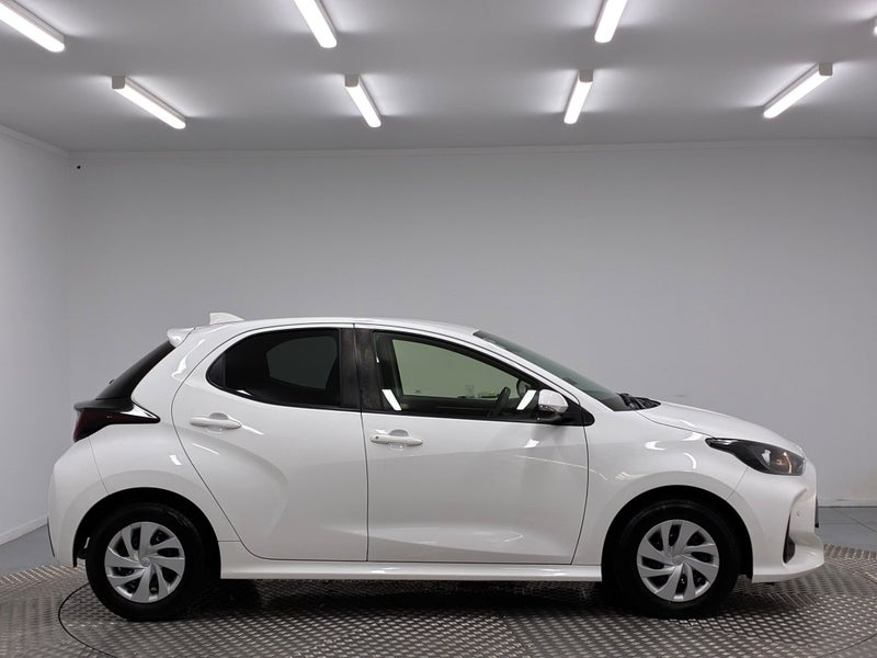 2021 Toyota Yaris 1.5 Hybrid X image 2