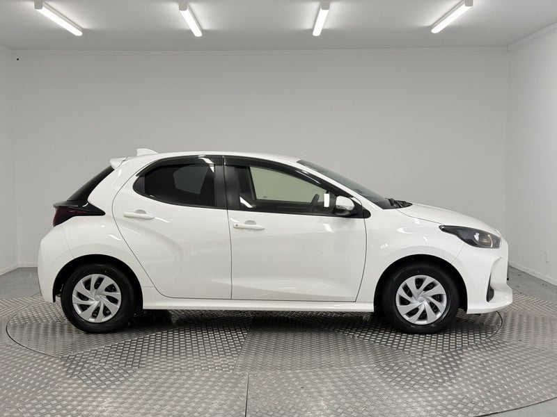 2021 Toyota Yaris 1.5 Hybrid X image 2