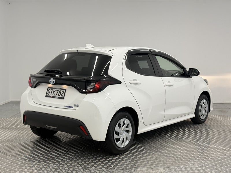 2021 Toyota Yaris 1.5 Hybrid X image 3