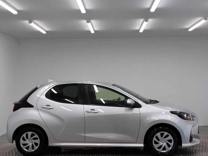 2021 Toyota Yaris 1.5 Hybrid X image 2