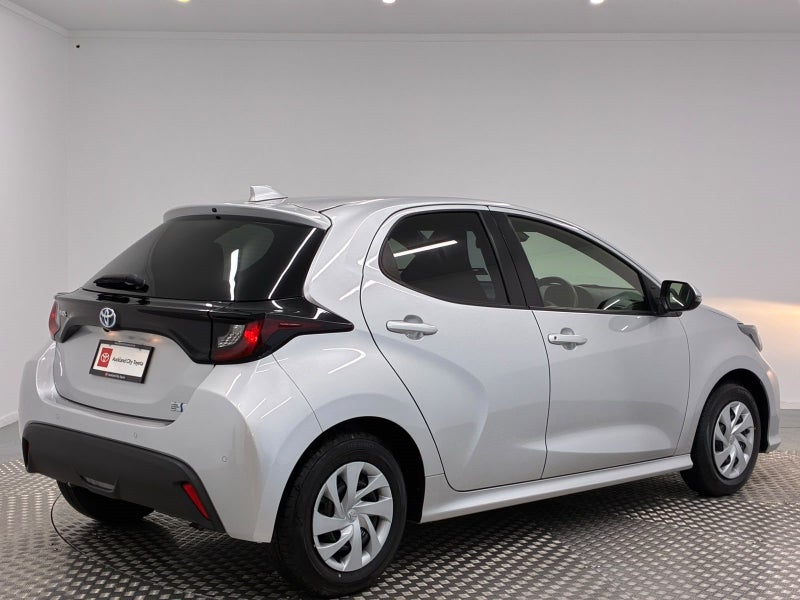 2021 Toyota Yaris 1.5 Hybrid X image 3