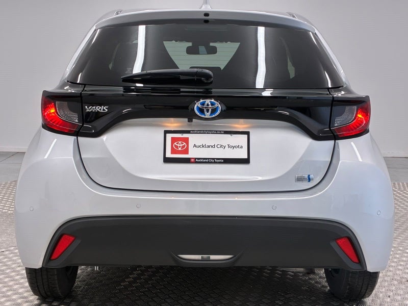 2021 Toyota Yaris 1.5 Hybrid X image 4