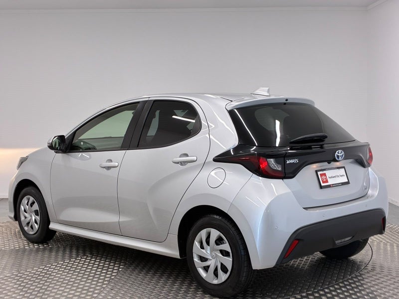 2021 Toyota Yaris 1.5 Hybrid X image 5