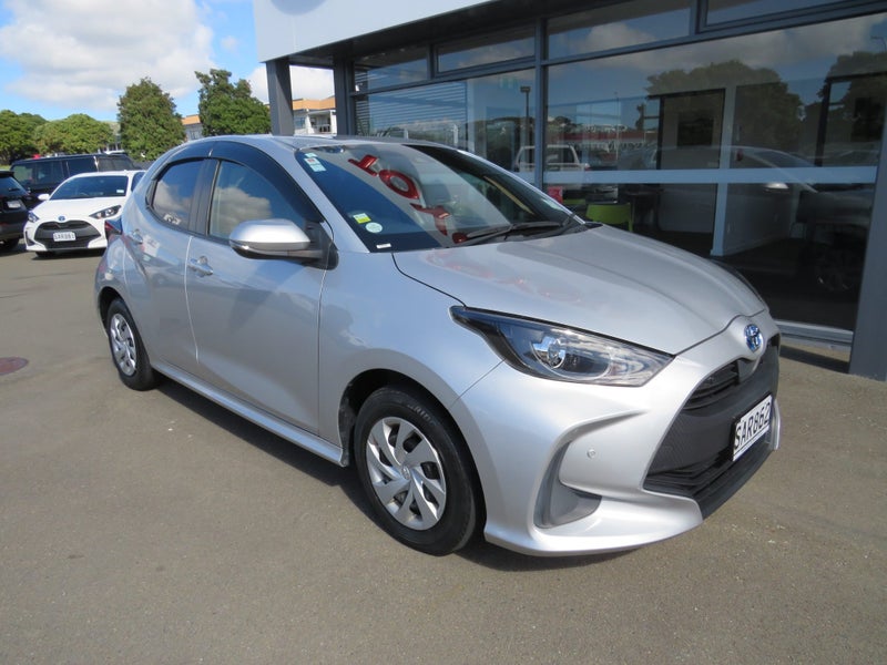 2021 Toyota Yaris 1.5 Hybrid X image 2