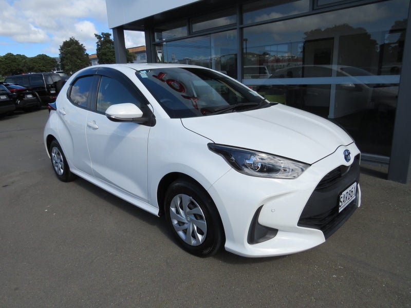 2021 Toyota Yaris 1.5 Hybrid X image 2