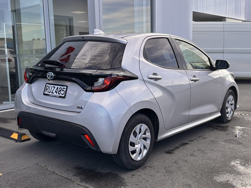 2021 Toyota Yaris 1.5 Hybrid X Auto image 3