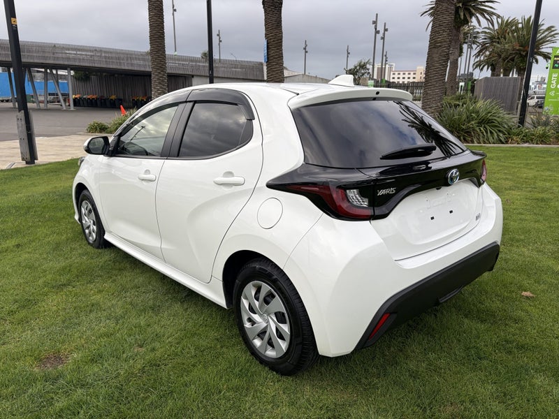 2021 Toyota Yaris 1.5 Hybrid X Automatic Hatch... image 3