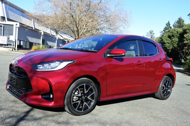 2021 Toyota Yaris 1.5 Hybrid Z image 3