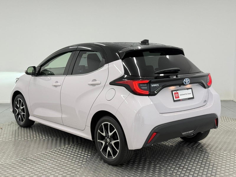 2021 Toyota Yaris 1.5 Hybrid Z image 5