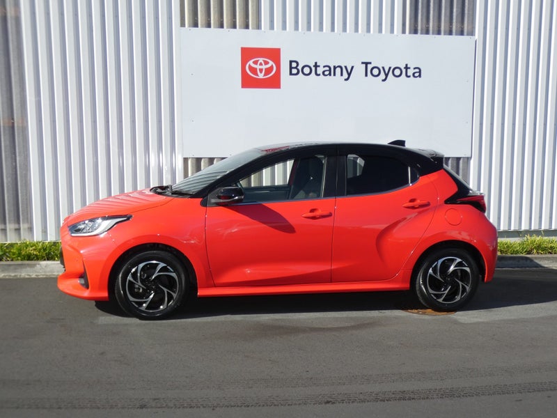 2021 Toyota Yaris 1.5 Hybrid Z 5 Dr Hatch CVT 2... image 3