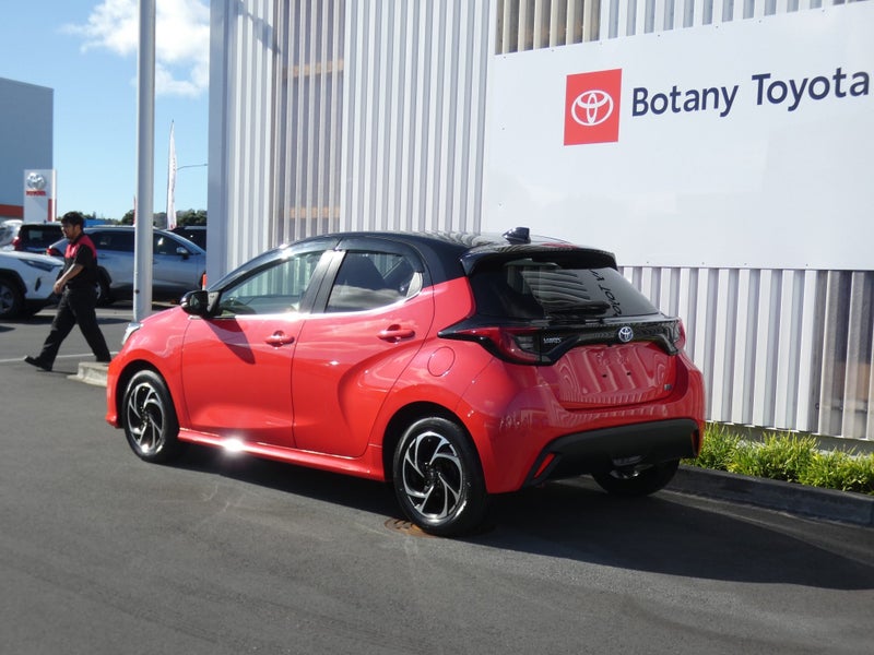 2021 Toyota Yaris 1.5 Hybrid Z 5 Dr Hatch CVT 2... image 5