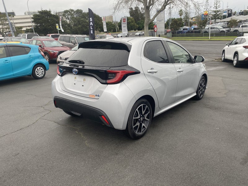 2021 Toyota Yaris 1.5 Hybrid Z 5 Dr Hatch CVT 2... image 2