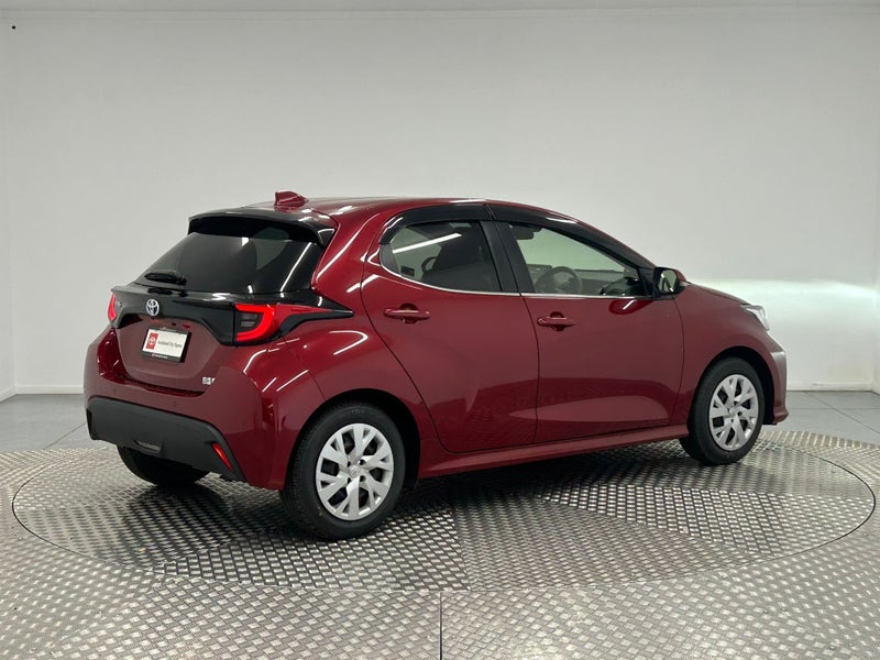 2021 Toyota Yaris 1.5 Hybrid Z image 3