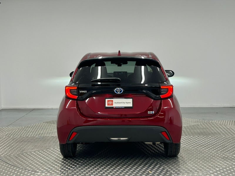 2021 Toyota Yaris 1.5 Hybrid Z image 4