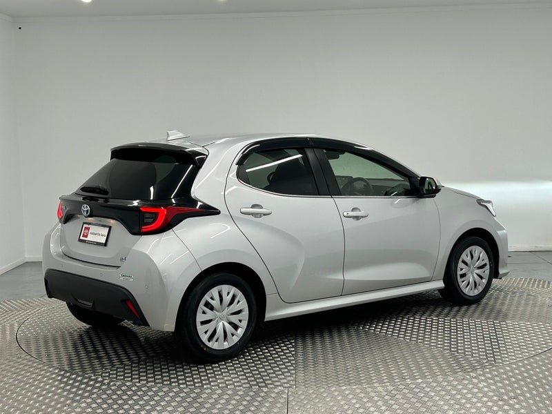 2021 Toyota Yaris 1.5 Hybrid Z image 3