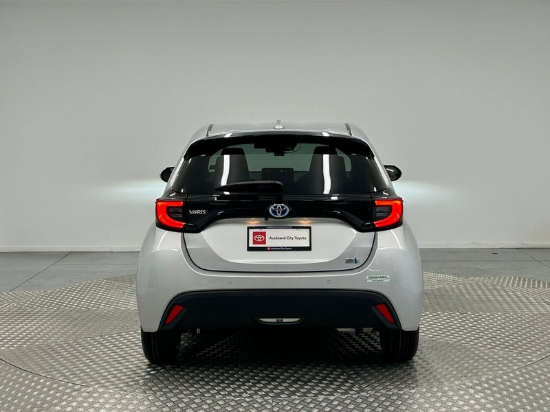 2021 Toyota Yaris 1.5 Hybrid Z image 4