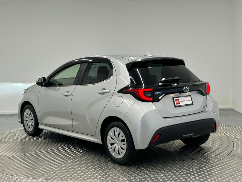 2021 Toyota Yaris 1.5 Hybrid Z image 5