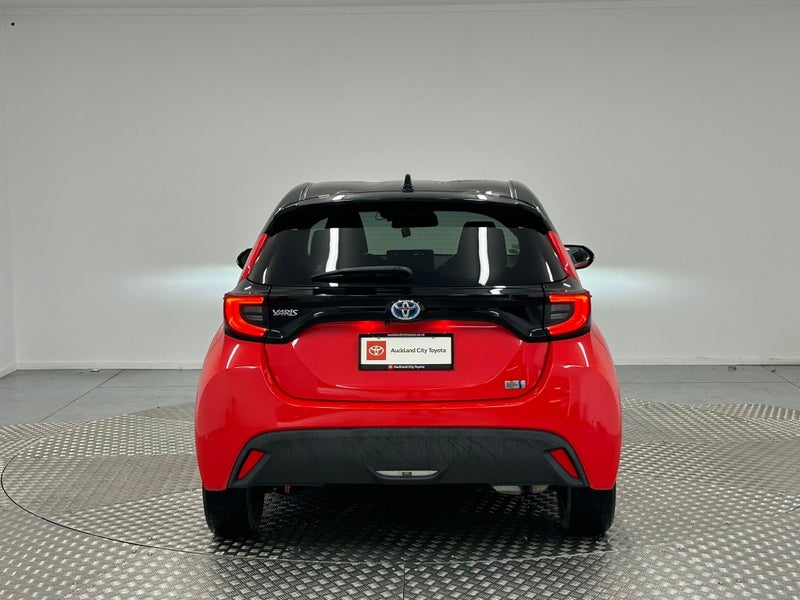 2021 Toyota Yaris 1.5 Hybrid Z image 4