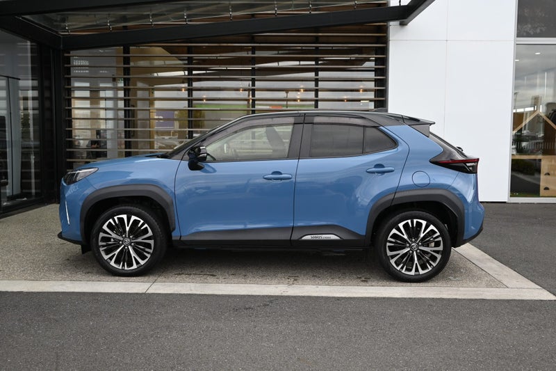 2021 Toyota Yaris 1.5 Petrol Hybrid G AWD SUV image 3
