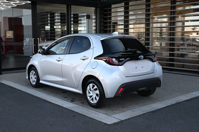 2021 Toyota Yaris 1.5 Petrol Hybrid X FWD Hatch... image 2