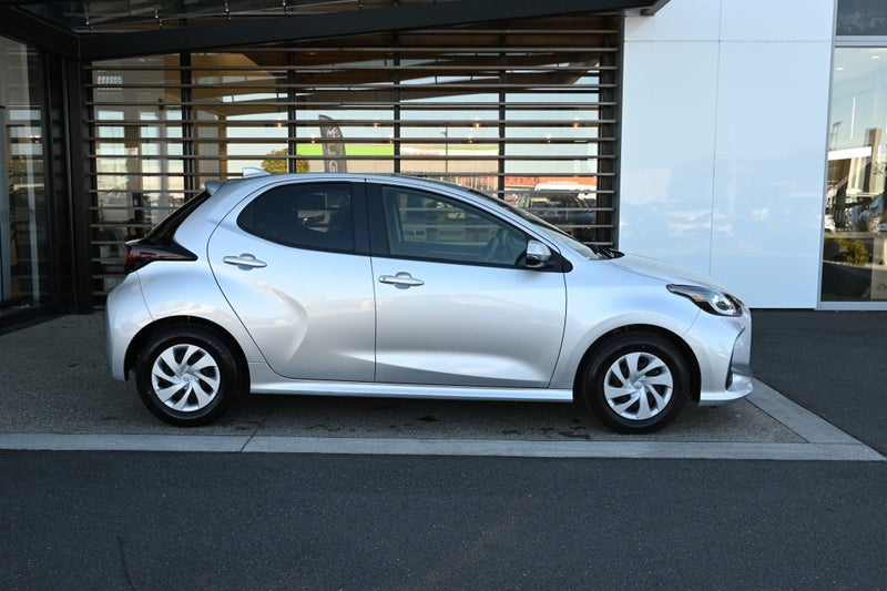 2021 Toyota Yaris 1.5 Petrol Hybrid X FWD Hatch... image 5