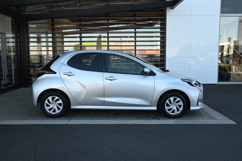 2021 Toyota Yaris 1.5 Petrol Hybrid X FWD Hatch... image 5