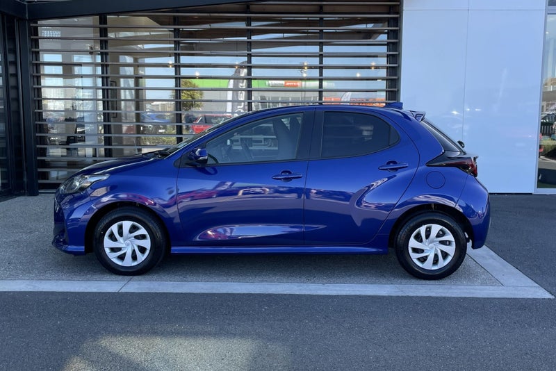 2021 Toyota Yaris 1.5 Petrol Hybrid X FWD Hatch... image 3
