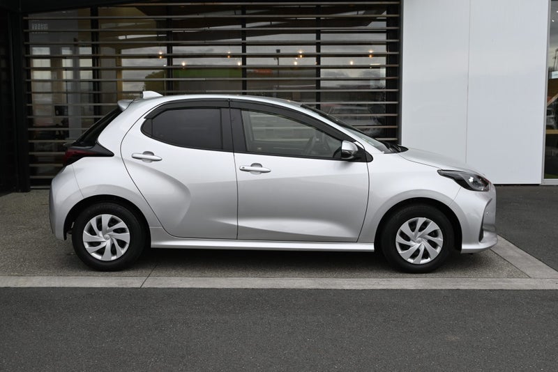 2021 Toyota Yaris 1.5 Petrol Hybrid X FWD Hatch... image 5