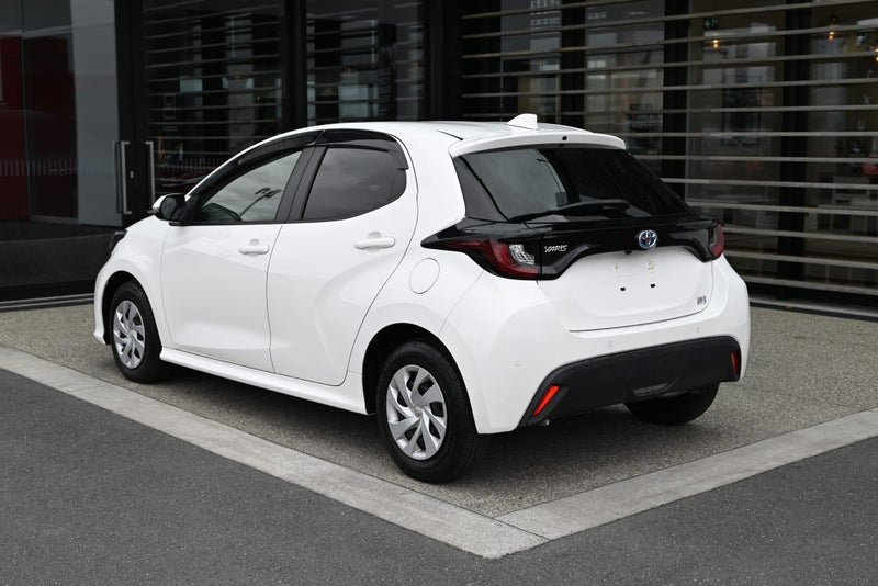 2021 Toyota Yaris 1.5 Petrol Hybrid X FWD Hatch... image 2
