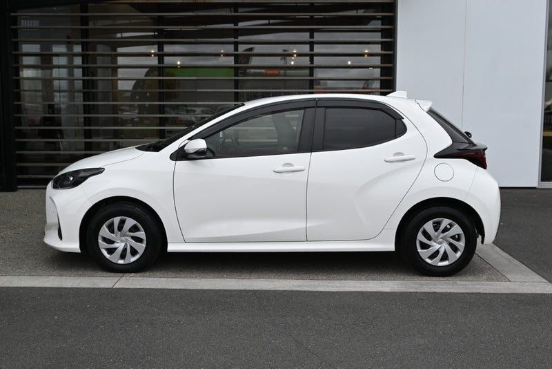 2021 Toyota Yaris 1.5 Petrol Hybrid X FWD Hatch... image 3
