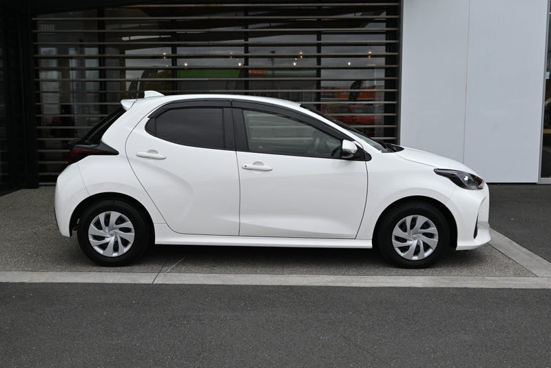 2021 Toyota Yaris 1.5 Petrol Hybrid X FWD Hatch... image 5