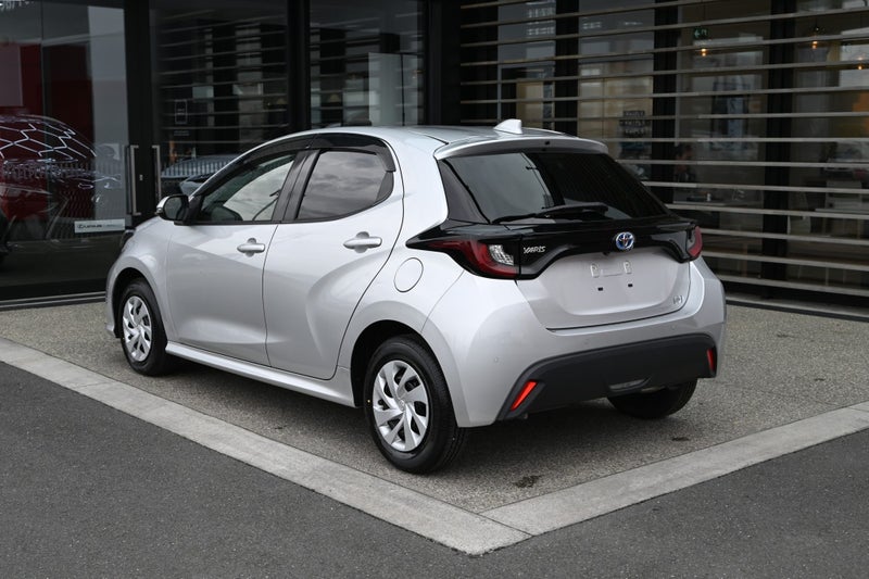 2021 Toyota Yaris 1.5 Petrol Hybrid X FWD Hatch... image 2