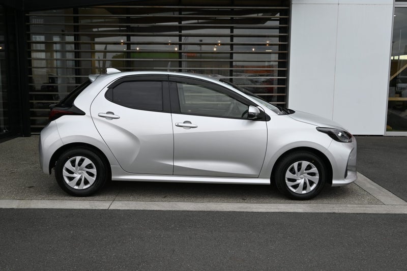 2021 Toyota Yaris 1.5 Petrol Hybrid X FWD Hatch... image 5