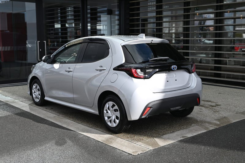 2021 Toyota Yaris 1.5 Petrol Hybrid X FWD Hatch... image 2