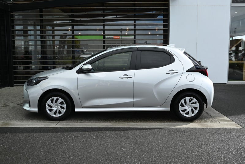 2021 Toyota Yaris 1.5 Petrol Hybrid X FWD Hatch... image 3