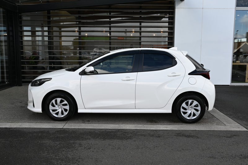 2021 Toyota Yaris 1.5 Petrol Hybrid X FWD Hatch... image 3